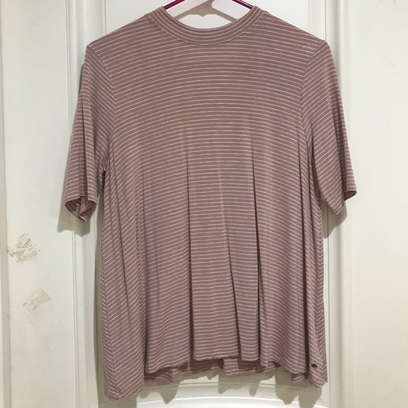 American Eagle Outfitters Tops - American Eagle pink shirt with back cutout